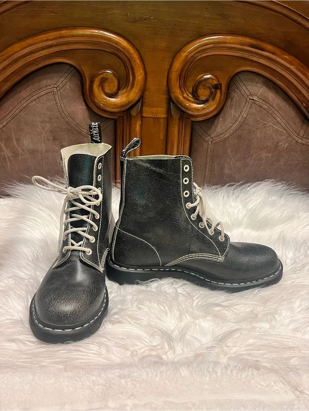Dr. Martens like new  Black Pascal Lace-Up Boots man or women  M size 9 w 10